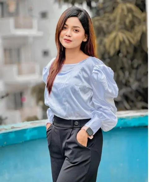 Female Escorts in Vile Parle